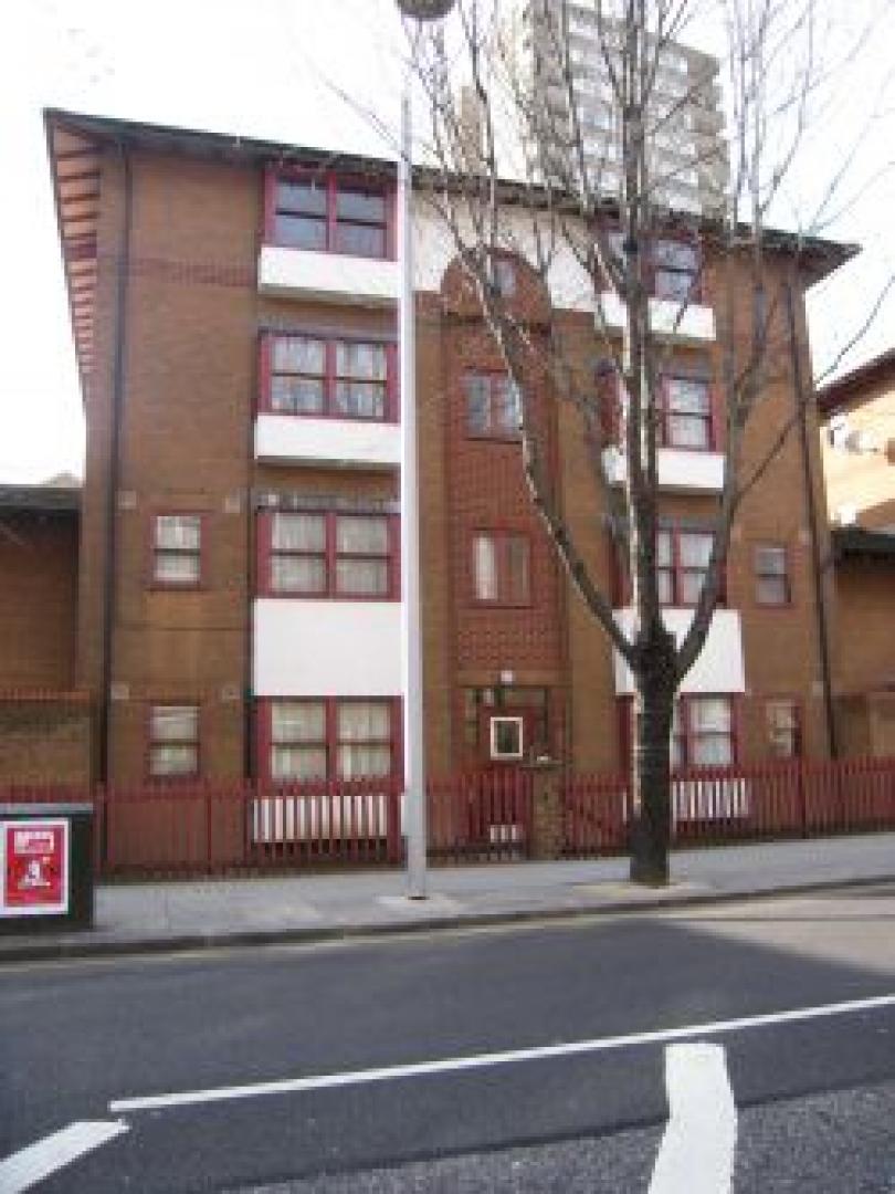 			Studio Apartment, 1 bath, 1 reception Flat			 Bramley Road, LADBROKE GROVE W10
