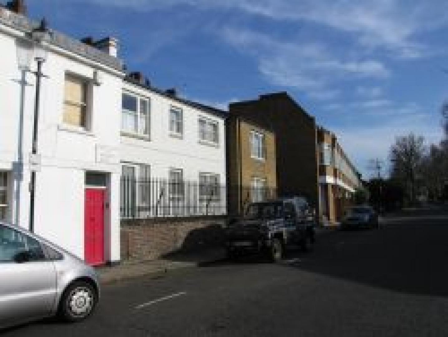 			2 Bedroom, 1 bath, 1 reception Flat			 Walmer Road, HOLLAND PARK W11