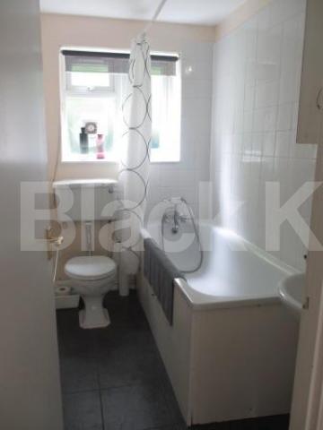 			 1 month's deposit instead of 6 weeks saving £329, 1 Bedroom, 1 bath, 1 reception Flat			 Summerland Gardens, MUSWELL HILL N10