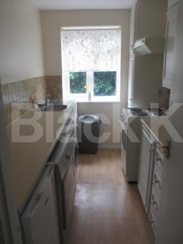 			 1 month's deposit instead of 6 weeks saving £329, 1 Bedroom, 1 bath, 1 reception Flat			 Summerland Gardens, MUSWELL HILL N10