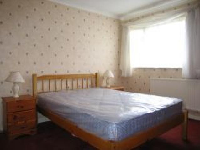 			3 Bedroom, 1 bath, 1 reception Flat			 Mascotts Close, DOLLIS HILL NW2