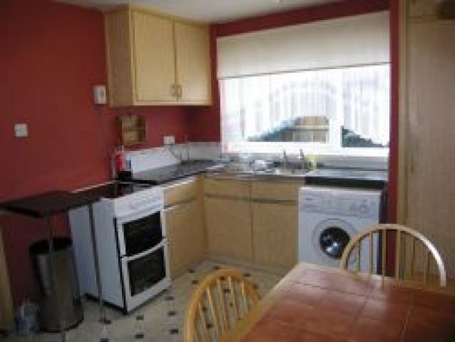 			3 Bedroom, 1 bath, 1 reception Flat			 Mascotts Close, DOLLIS HILL NW2
