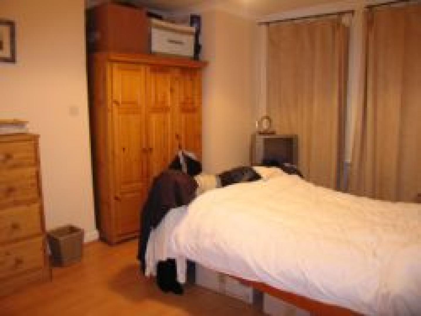 			2 Bedroom, 1 bath, 1 reception Flat			 Broadhurst Gardens, SOUTH HAMPSTEAD NW6