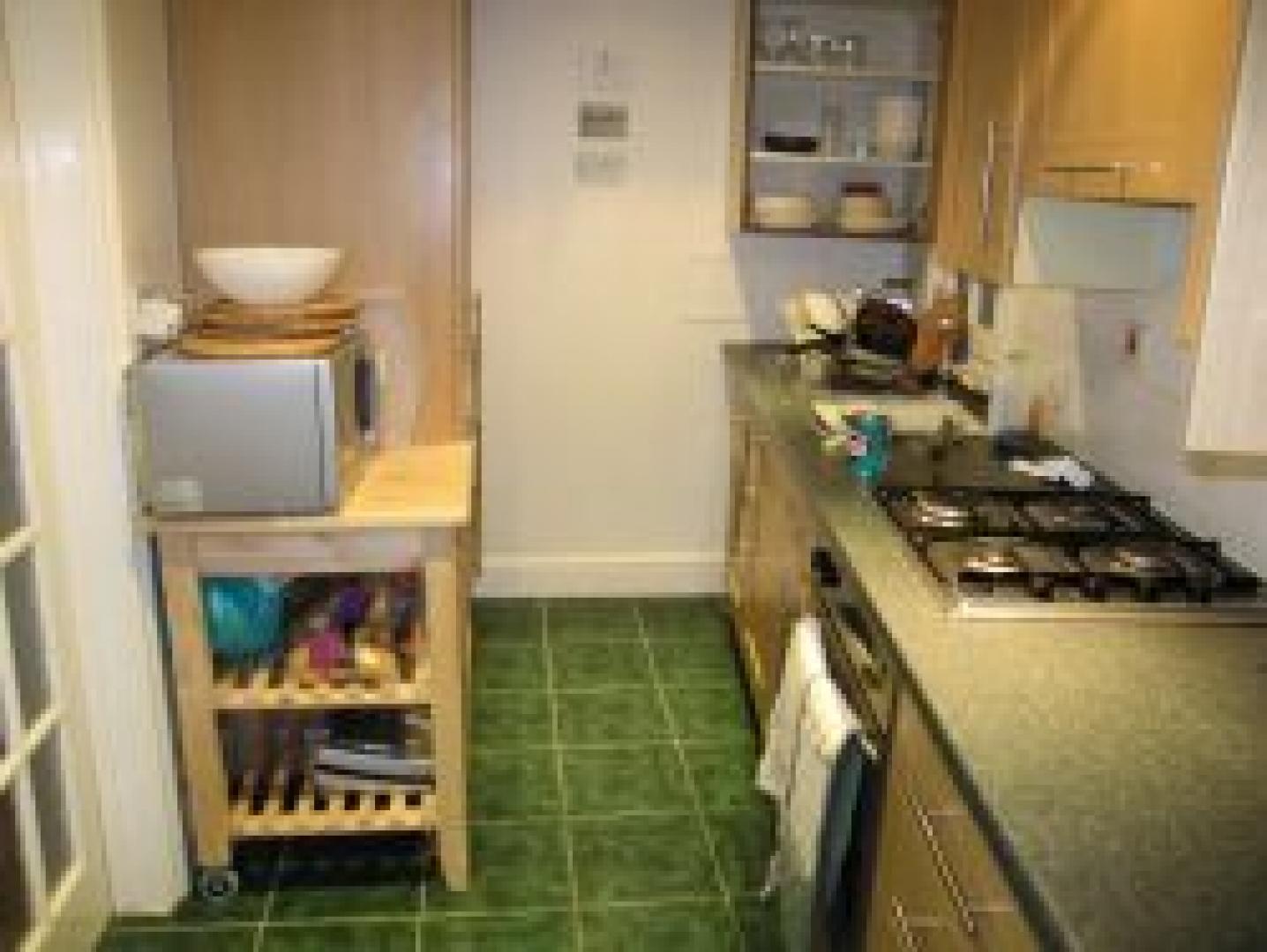 			2 Bedroom, 1 bath, 1 reception Flat			 Broadhurst Gardens, SOUTH HAMPSTEAD NW6