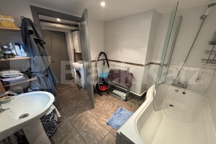 Georgian conversion spread on the ground floor with charming patio garden  Wansey Street, London Bridge