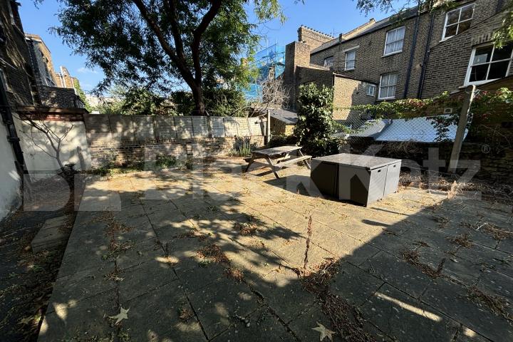 Georgian conversion spread on the ground floor with charming patio garden  Wansey Street, London Bridge