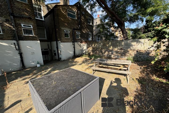 Georgian conversion spread on the ground floor with charming patio garden  Wansey Street, London Bridge