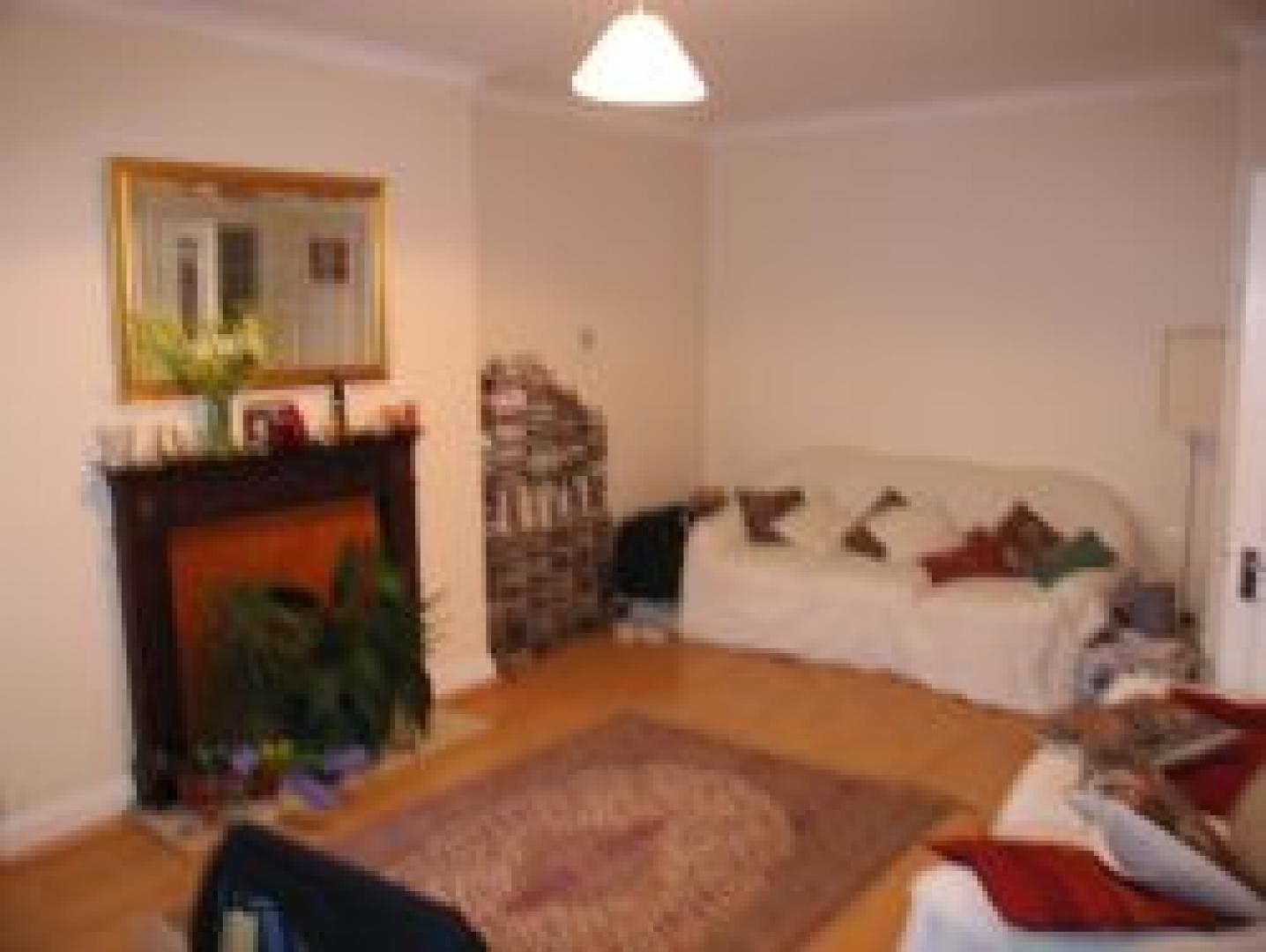 			2 Bedroom, 1 bath, 1 reception Flat			 Broadhurst Gardens, SOUTH HAMPSTEAD NW6