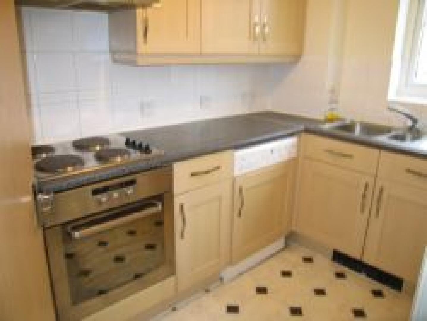 			2 Bedroom, 1 bath, 1 reception Flat			 Somerton Road, CRICKLEWOOD NW2