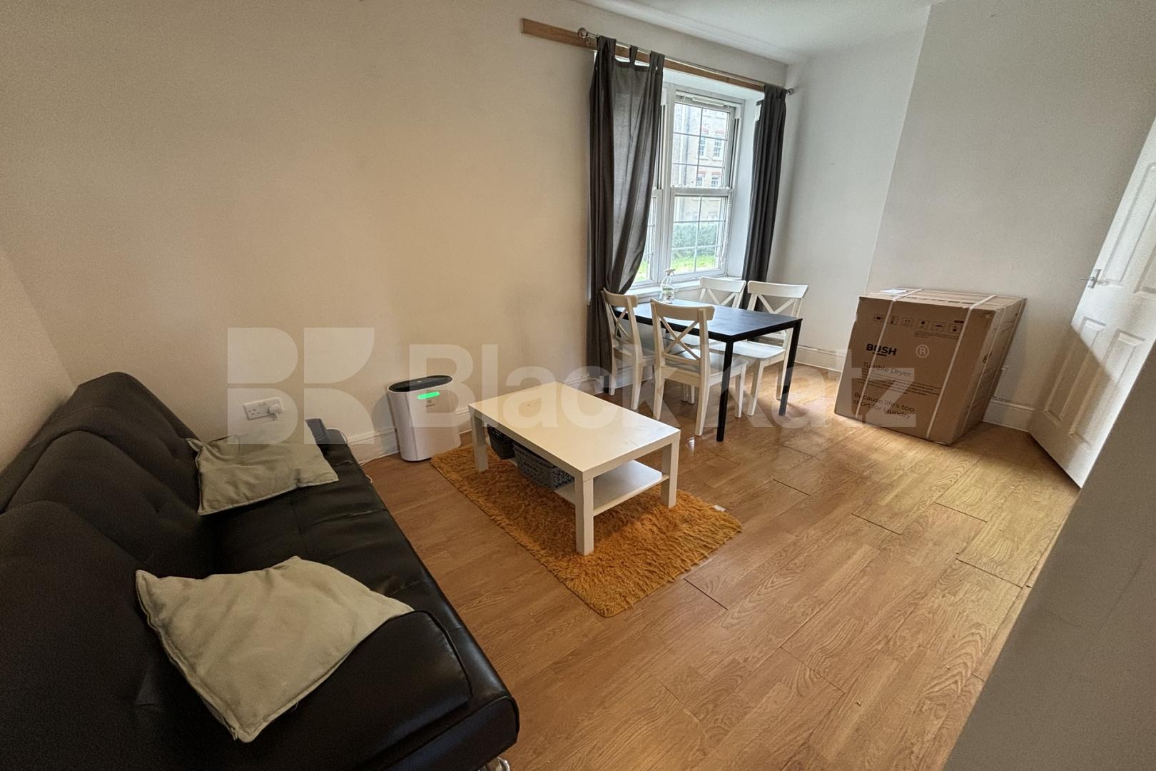 Superbly Located This Three Double Bedroomed Apartment Swan Mead, London Bridge