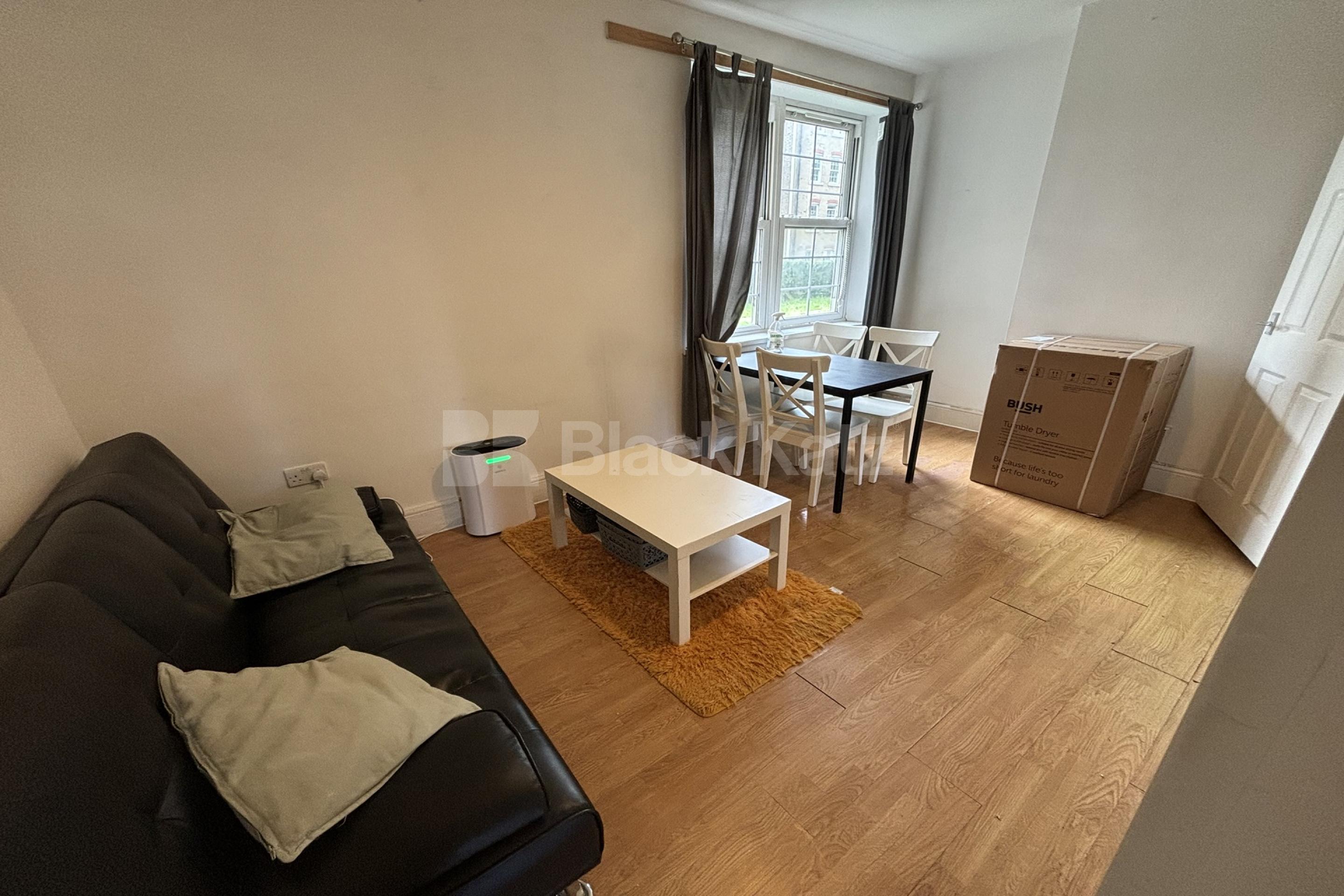 Superbly Located This Three Double Bedroomed Apartment Swan Mead, London Bridge SE1