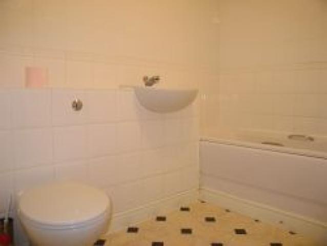 			2 Bedroom, 1 bath, 1 reception Flat			 Somerton Road, CRICKLEWOOD NW2