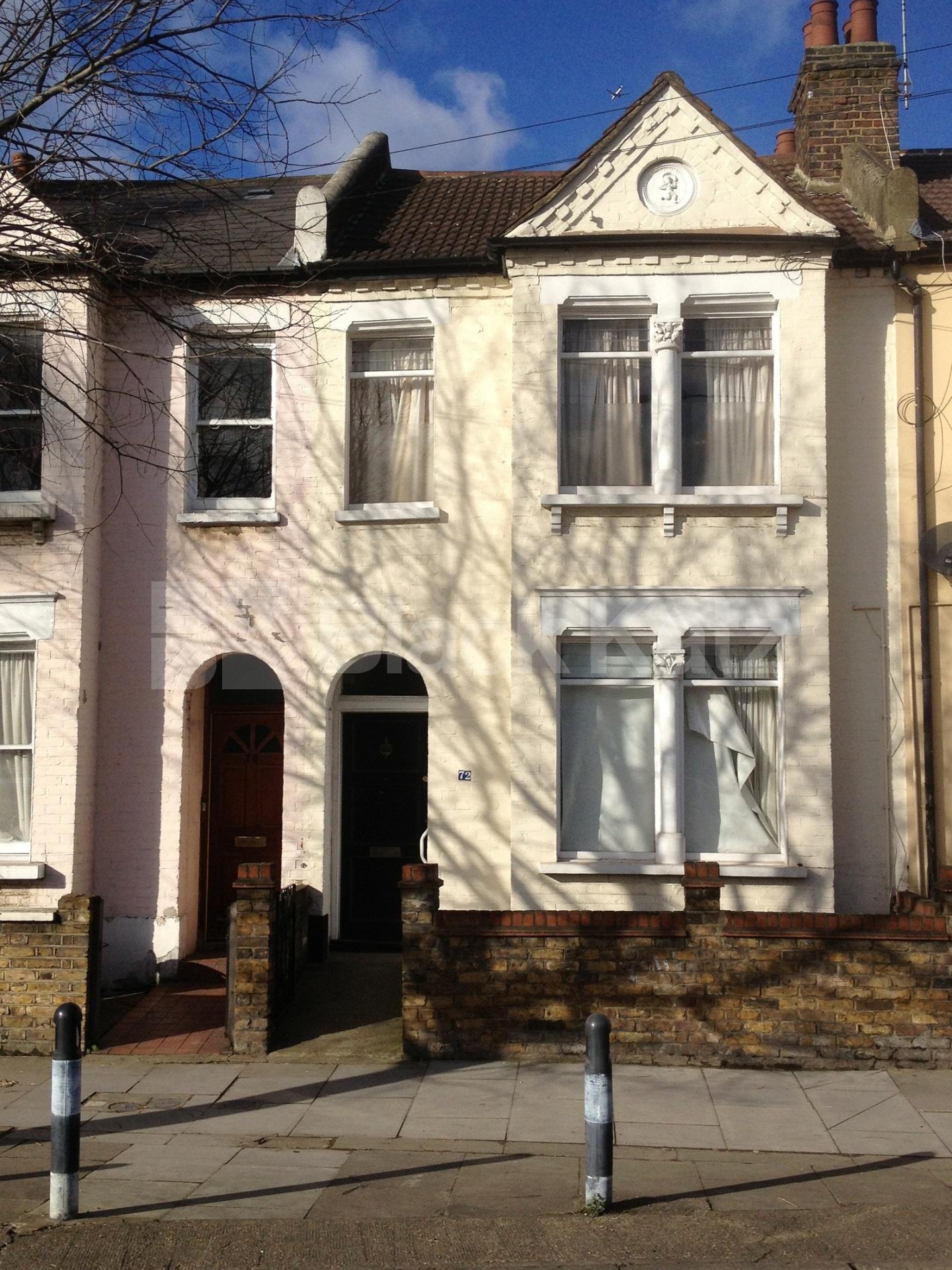 			NEW INSTRUCTION, 3 Bedroom, 1 bath, 1 reception Ground Floor Flat			 Townmead Road , Sands End/Fulham SW6