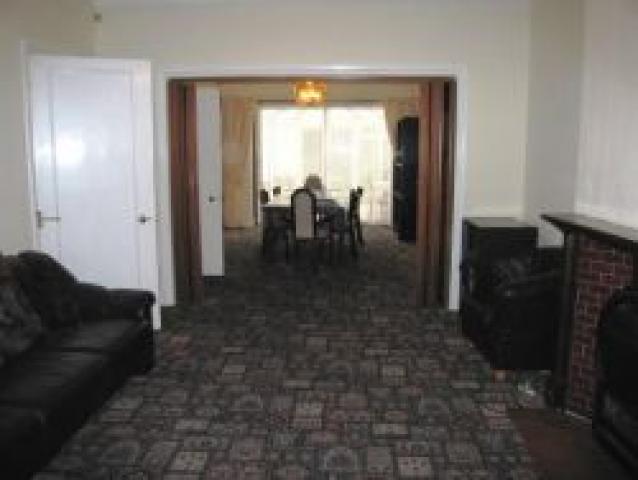 			4 Bedroom, 1 bath, 1 reception Flat			 Hodford Road, GOLDERS GREEN NW11