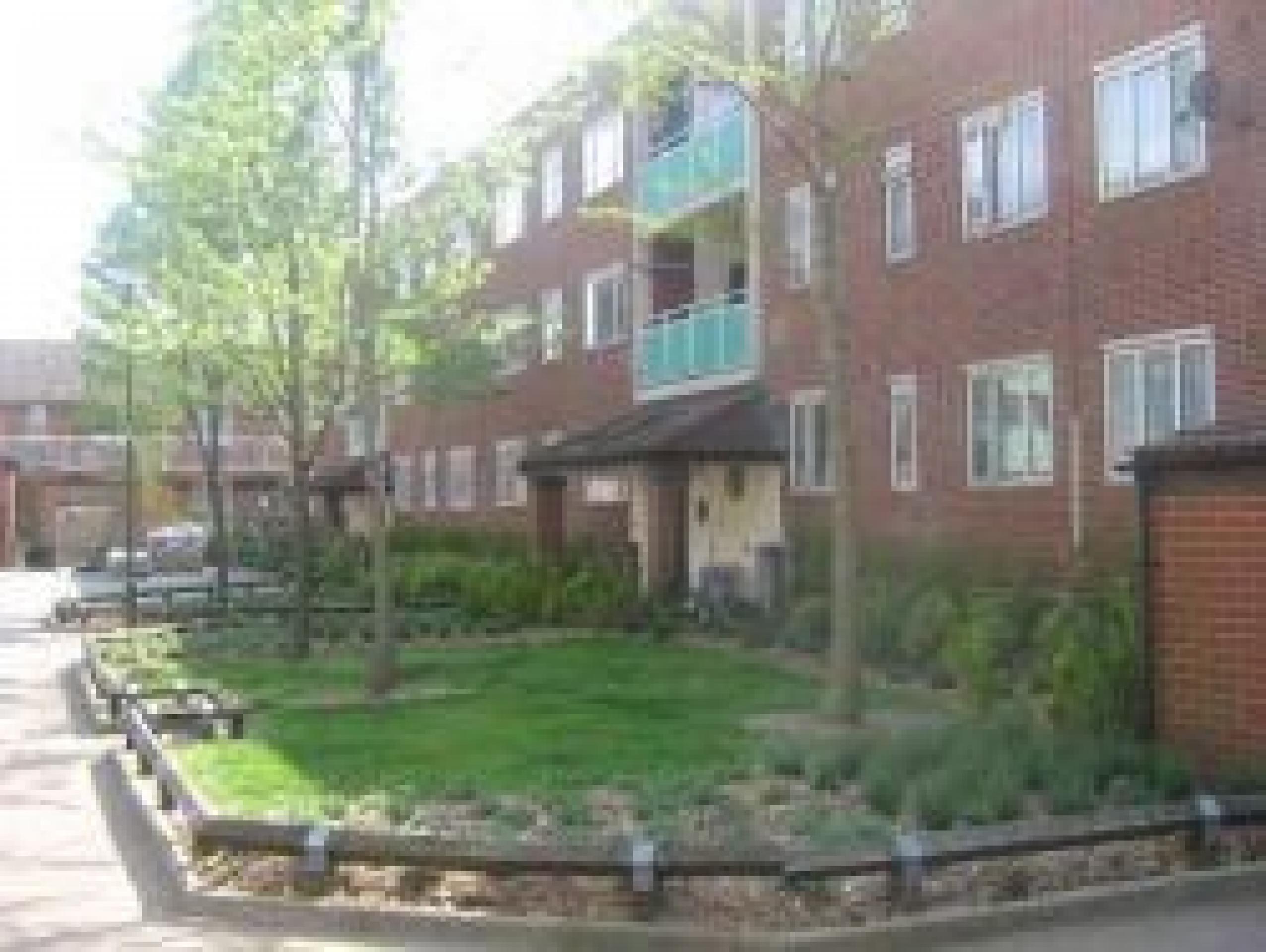 			2 Bedroom, 1 bath, 1 reception Flat			 St Annes Road, HOLLAND PARK W11 W11