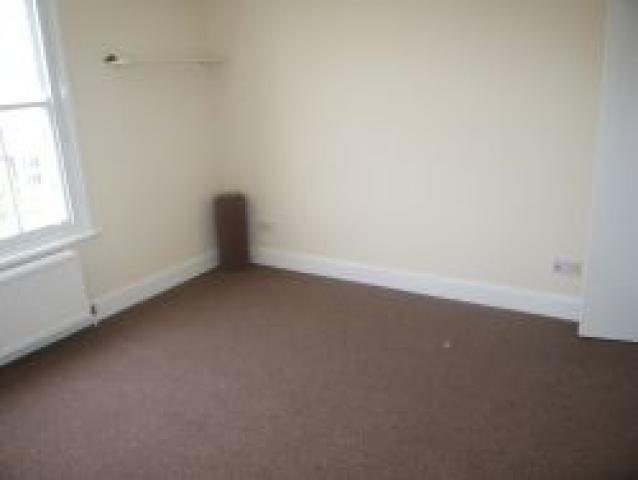 			4 Bedroom, 1 bath, 1 reception Flat			 Harrow Road, WESTBOURNE PARK W10