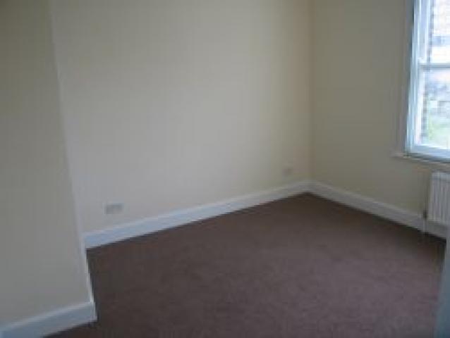 			4 Bedroom, 1 bath, 1 reception Flat			 Harrow Road, WESTBOURNE PARK W10