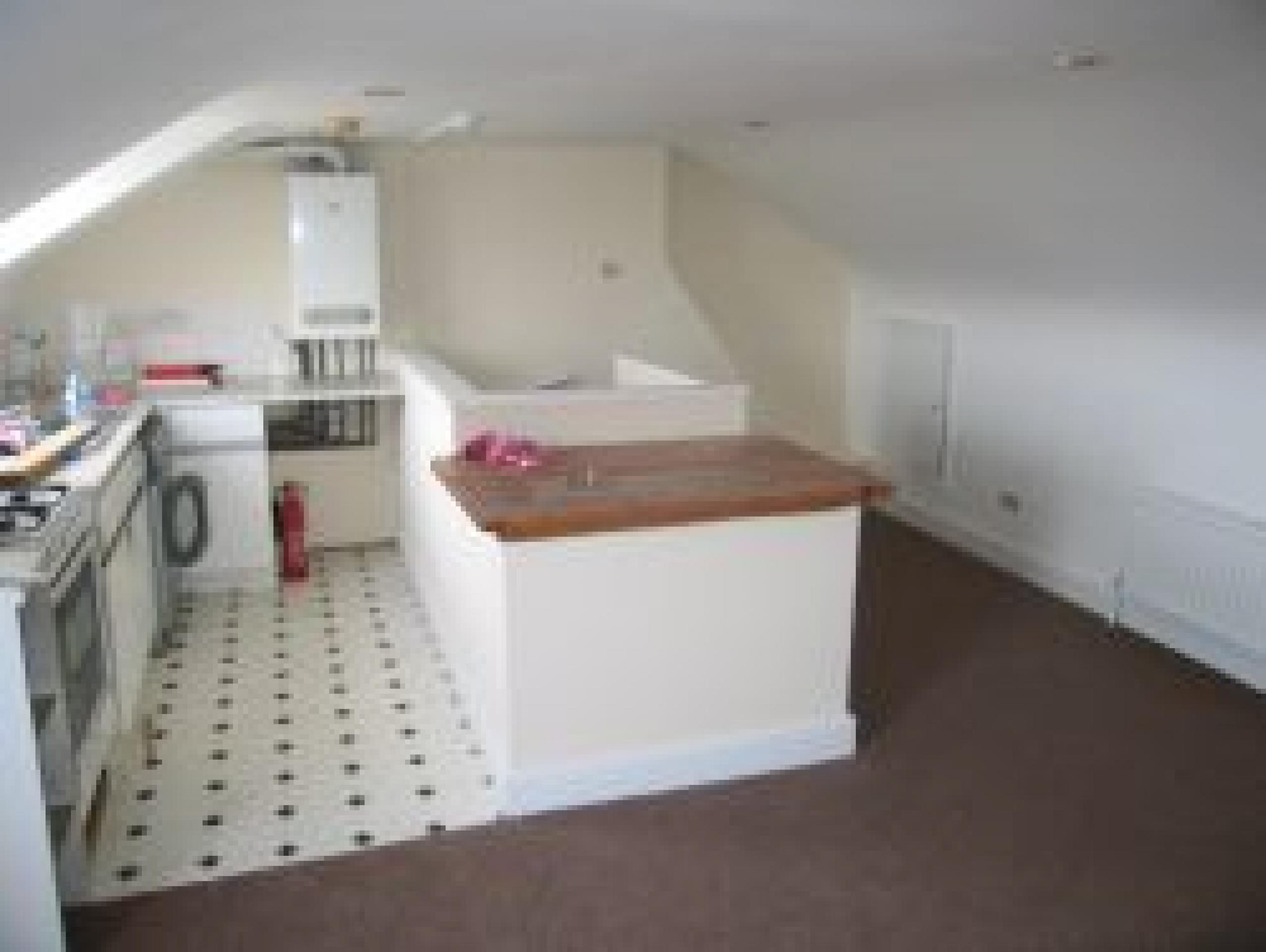 			4 Bedroom, 1 bath, 1 reception Flat			 Harrow Road, WESTBOURNE PARK W10