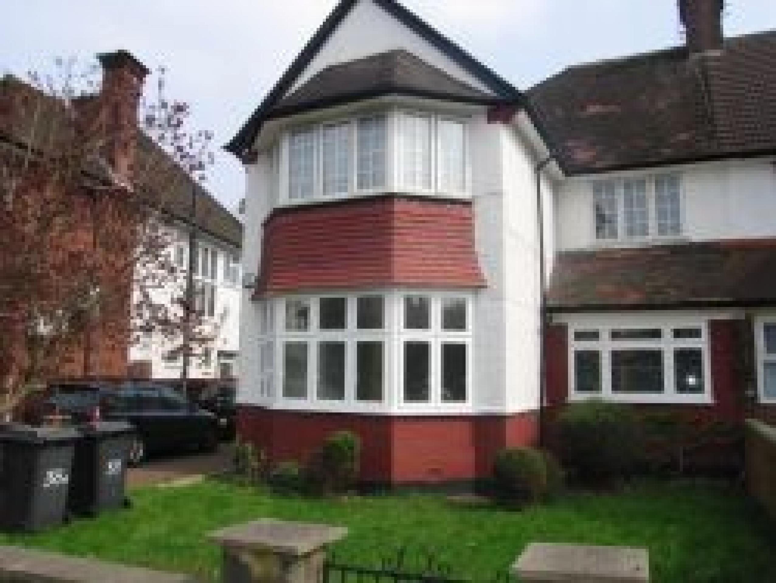 			3 Bedroom, 1 bath, 1 reception Flat			 Hoop Lane, GOLDERS GREEN NW11 NW11