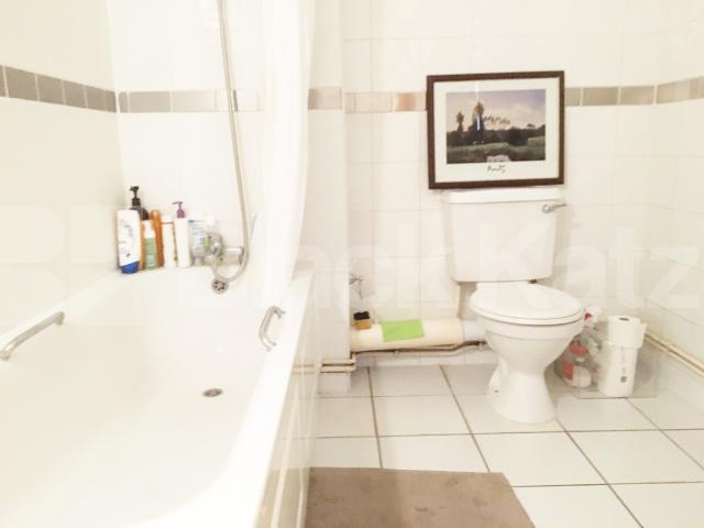 			SPACIOUS THREE BEDROOM LIVE/WORK WAREHOUSE CONVERSION, 3 Bedroom, 1 bath, 1 reception Flat			 GROVE HOUSE-TUDOR ROAD, HACKNEY-BETHNAL GREEN-LONDON FIELDS