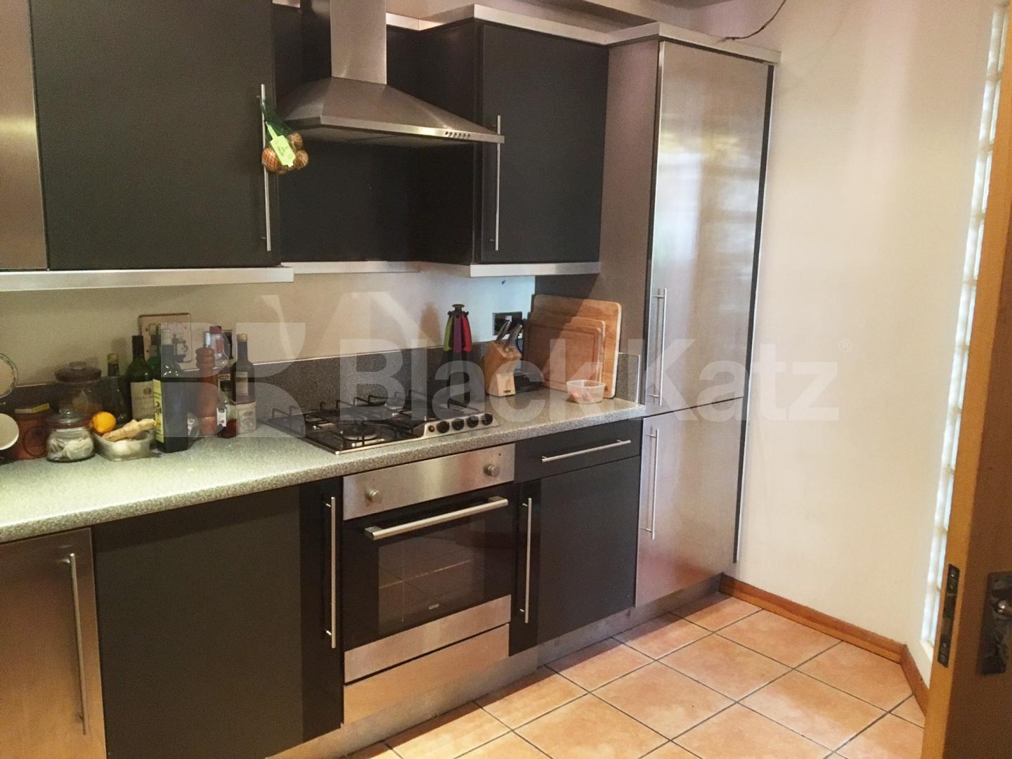 			SPACIOUS THREE BEDROOM LIVE/WORK WAREHOUSE CONVERSION, 3 Bedroom, 1 bath, 1 reception Flat			 GROVE HOUSE-TUDOR ROAD, HACKNEY-BETHNAL GREEN-LONDON FIELDS