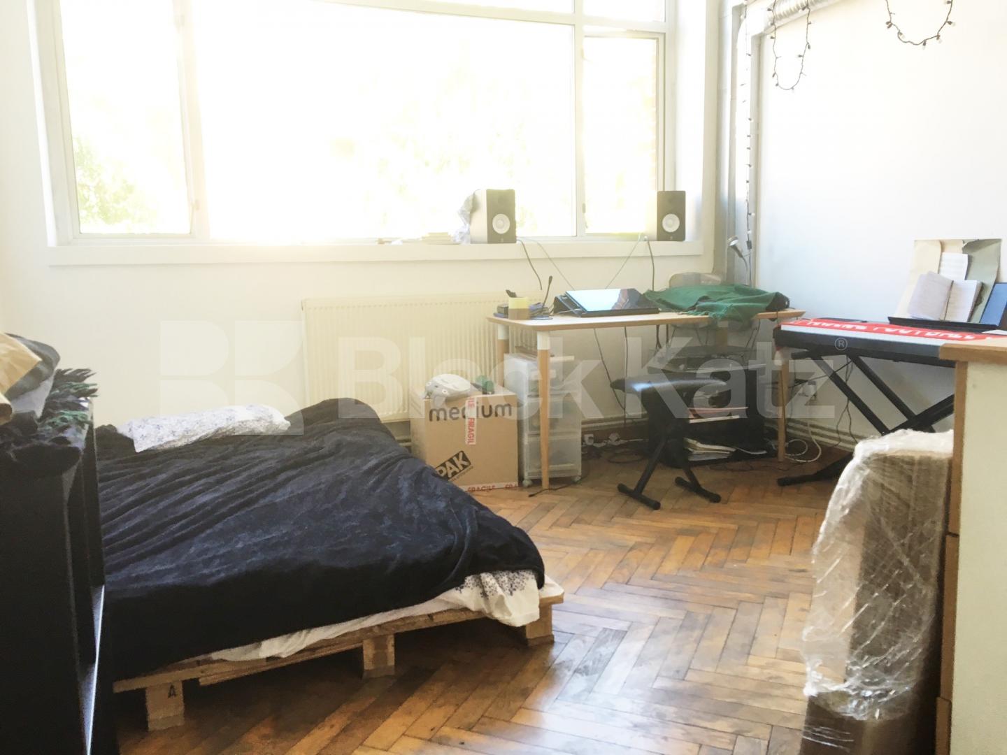 			SPACIOUS THREE BEDROOM LIVE/WORK WAREHOUSE CONVERSION, 3 Bedroom, 1 bath, 1 reception Flat			 GROVE HOUSE-TUDOR ROAD, HACKNEY-BETHNAL GREEN-LONDON FIELDS
