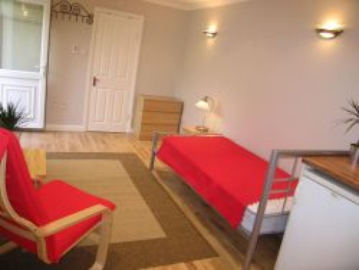 			NEW INSTRUCTION, Studio Apartment, 1 bath, 1 reception Flat			 Cumbrian Gardens, GOLDERS GREEN NW2