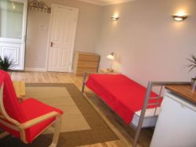 			NEW INSTRUCTION, Studio Apartment, 1 bath, 1 reception Flat			 Cumbrian Gardens, GOLDERS GREEN NW2