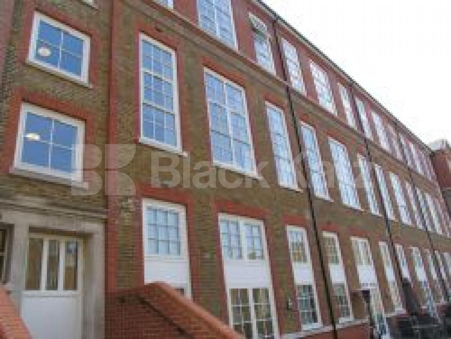 			MUST SEE !!, 2 Bedroom, 1 bath, 1 reception Flat			 Enfield Road, ISLINGTON