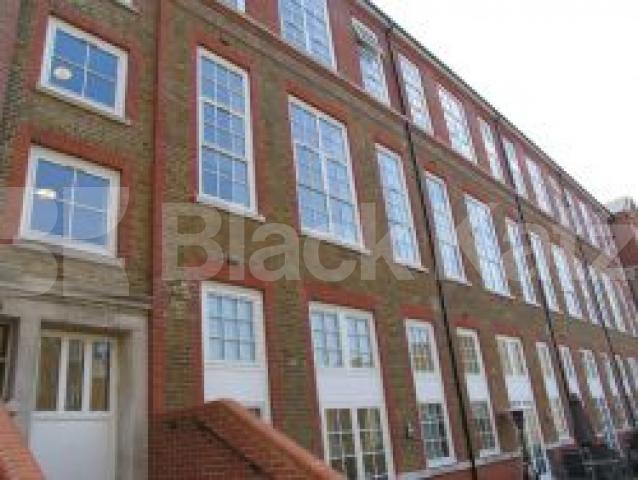 			MUST SEE !!, 2 Bedroom, 1 bath, 1 reception Flat			 Enfield Road, ISLINGTON