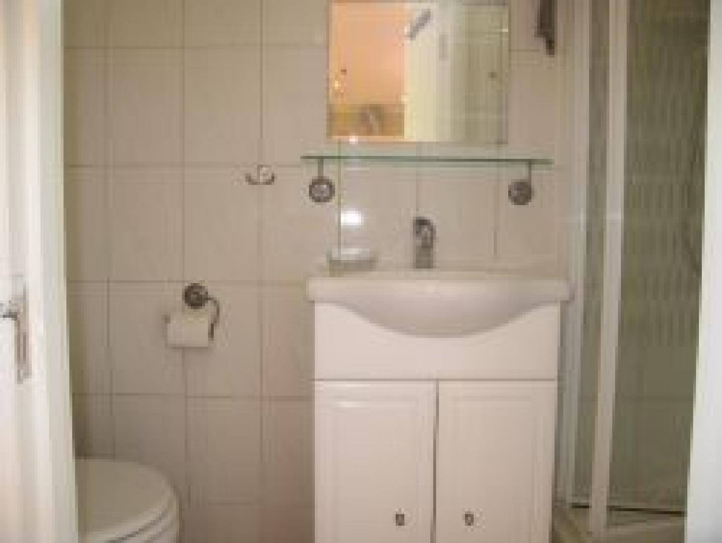 			NEW INSTRUCTION, Studio Apartment, 1 bath, 1 reception Flat			 Cumbrian Gardens, GOLDERS GREEN NW2