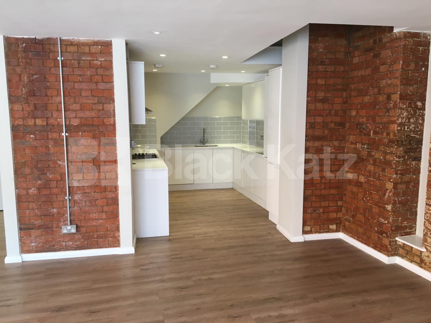 			3 BEDROOM WAREHOUSE CONVERSION, 3 Bedroom, 1 bath, 1 reception Flat			 Henshall Street, ISLINGTON-CANONBURY 