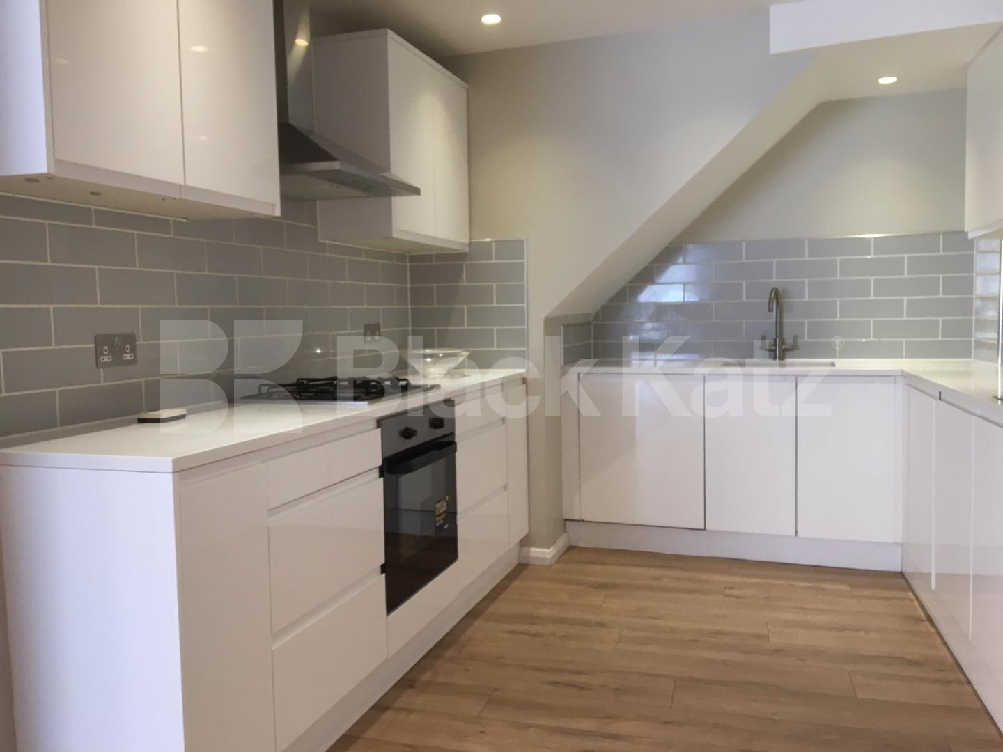 			3 BEDROOM WAREHOUSE CONVERSION, 3 Bedroom, 1 bath, 1 reception Flat			 Henshall Street, ISLINGTON-CANONBURY 