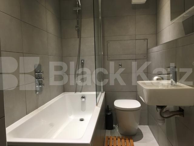 			3 BEDROOM WAREHOUSE CONVERSION, 3 Bedroom, 1 bath, 1 reception Flat			 Henshall Street, ISLINGTON-CANONBURY 