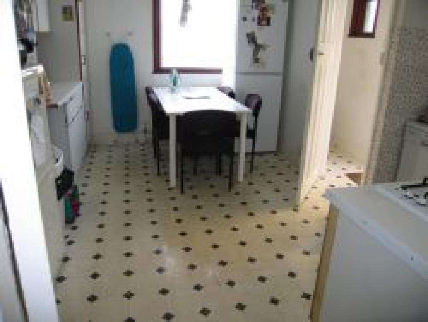 			4 Bedroom, 1 bath, 1 reception Flat			 Finchley Road, GOLDERS GREEN