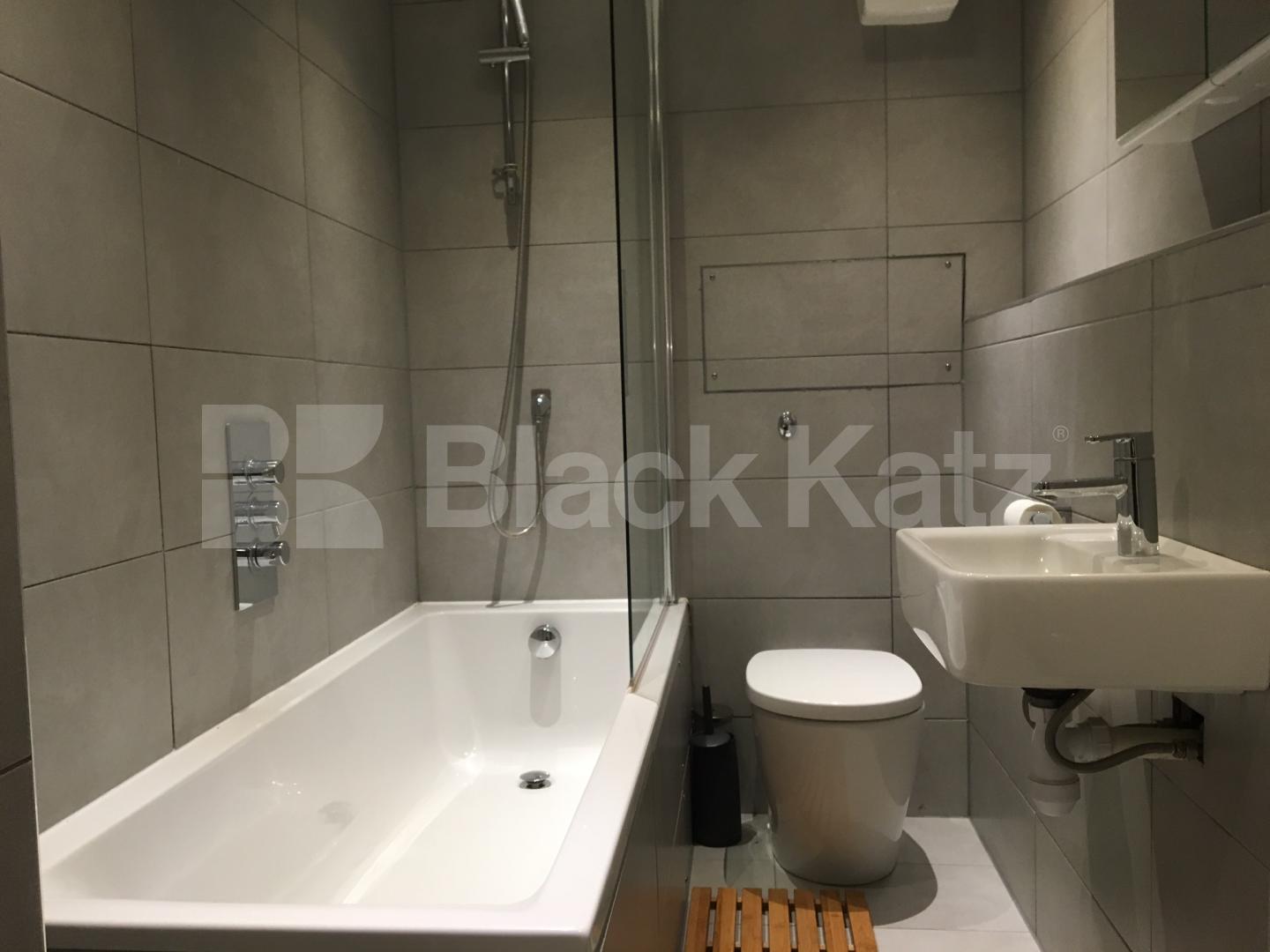 			3 BEDROOM WAREHOUSE CONVERSION, 3 Bedroom, 1 bath, 1 reception Flat			 Henshall Street, ISLINGTON-CANONBURY 