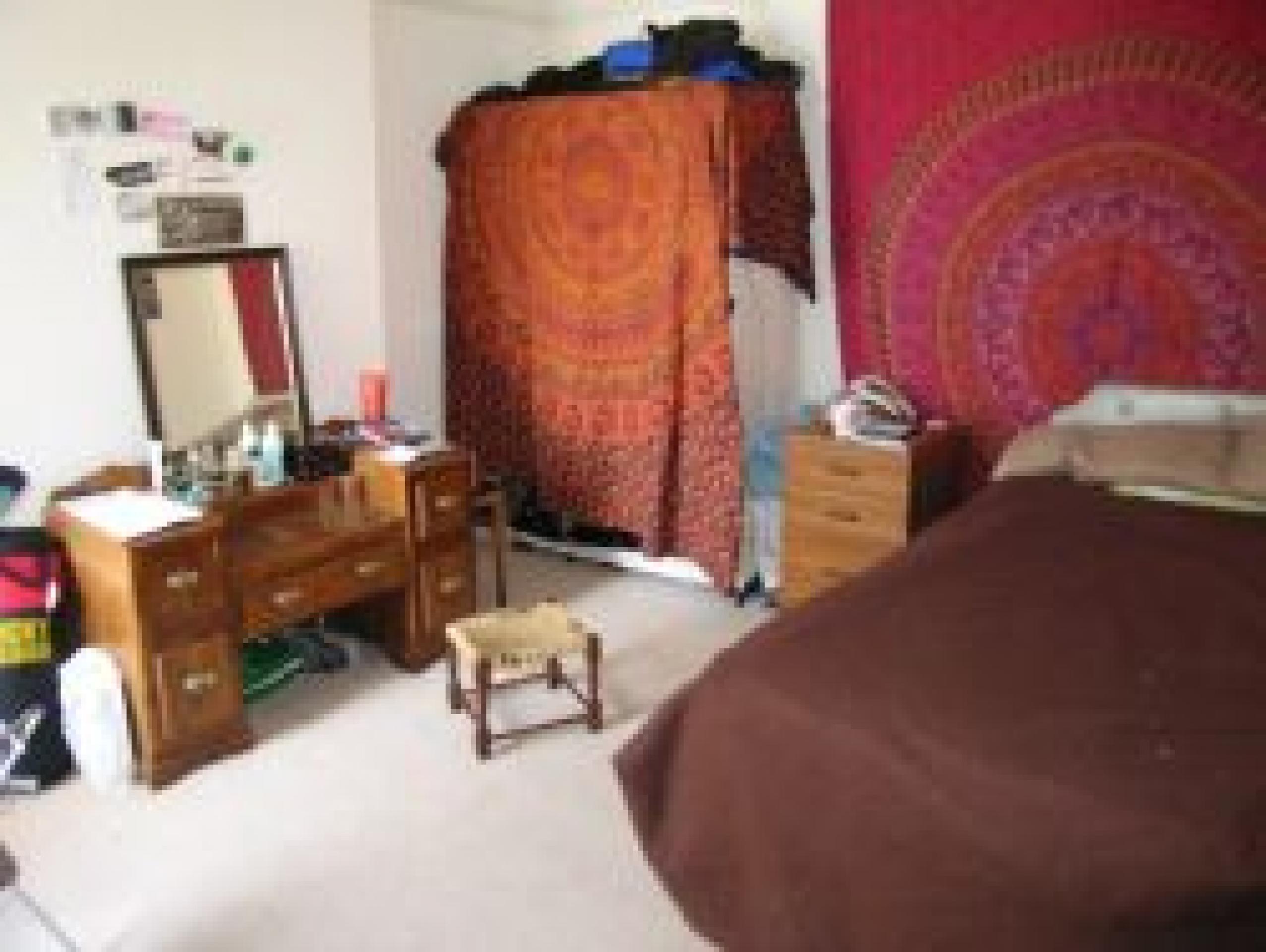 			4 Bedroom, 1 bath, 1 reception Flat			 Finchley Road, GOLDERS GREEN NW11