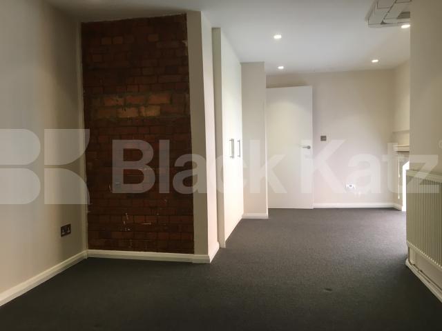 			3 BEDROOM WAREHOUSE CONVERSION, 3 Bedroom, 1 bath, 1 reception Flat			 Henshall Street, ISLINGTON-CANONBURY 