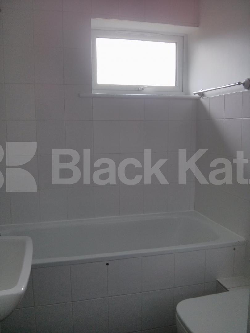 			Studio Apartment, 1 bath, 1 reception Studio			 Cambridge Gardens, Muswell Hill