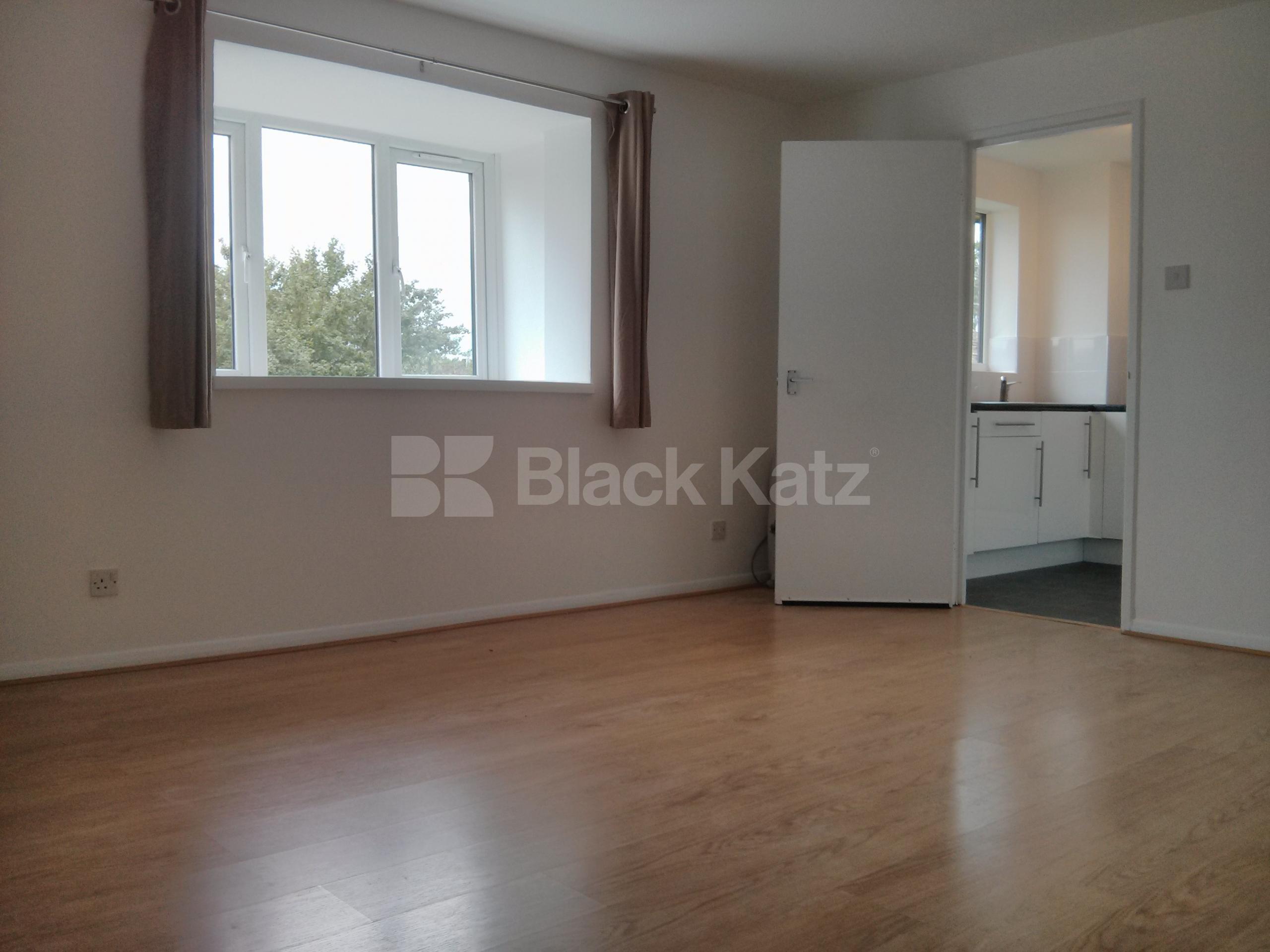 			Studio Apartment, 1 bath, 1 reception Studio			 Cambridge Gardens, Muswell Hill N10