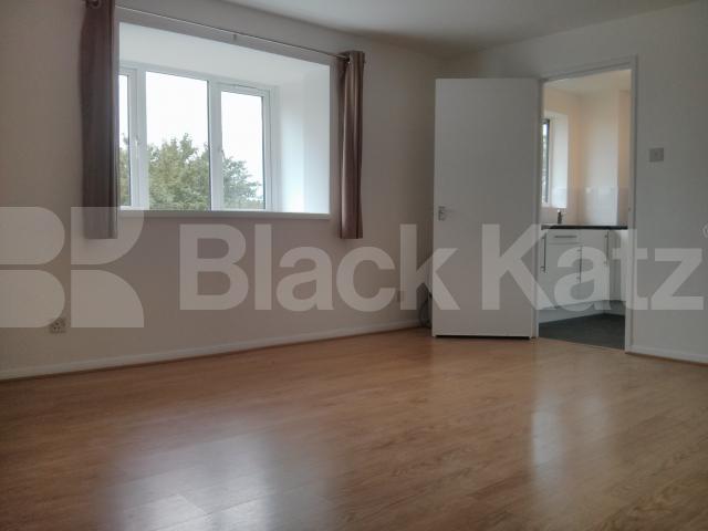 			Studio Apartment, 1 bath, 1 reception Studio			 Cambridge Gardens, Muswell Hill