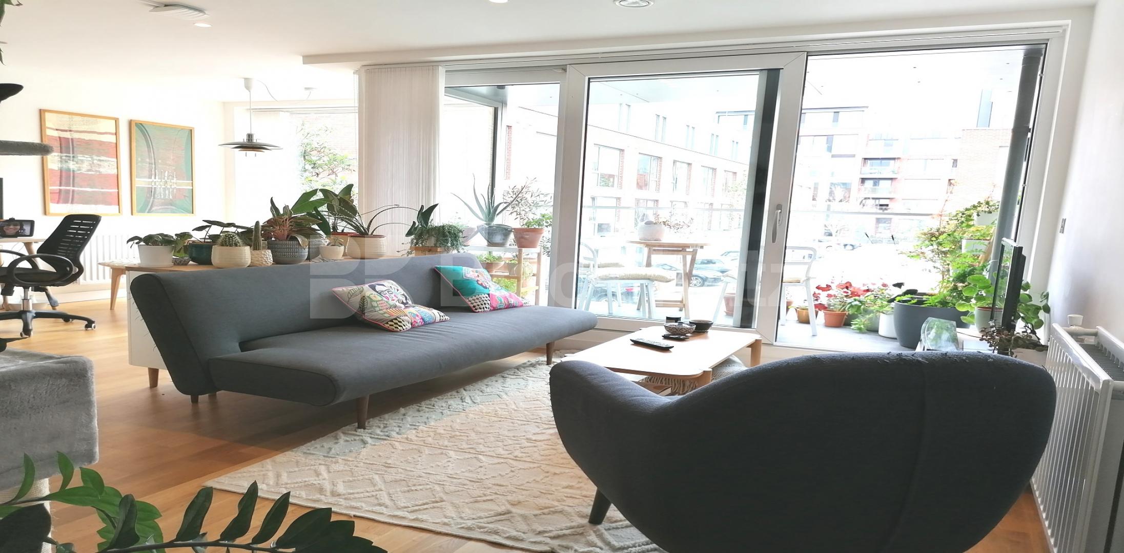 			LET , 2 Bedroom, 1 bath, 1 reception Apartment			 Fergusson Mews, Stockwell 