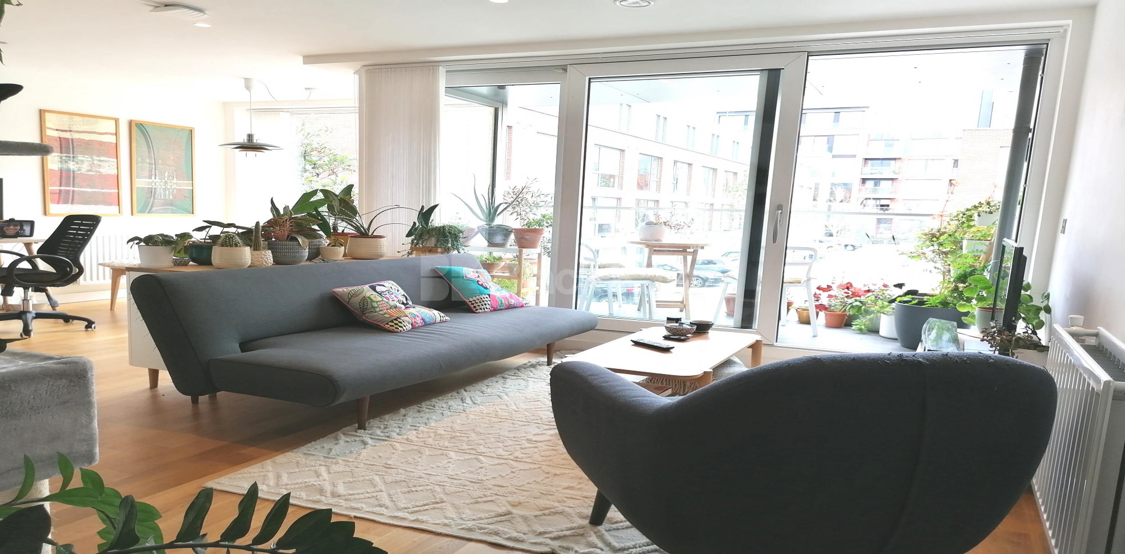 			LET , 2 Bedroom, 1 bath, 1 reception Apartment			 Fergusson Mews, Stockwell  SW4