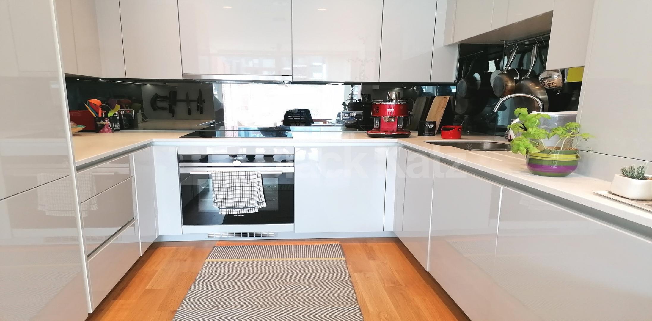 			LET , 2 Bedroom, 1 bath, 1 reception Apartment			 Fergusson Mews, Stockwell 