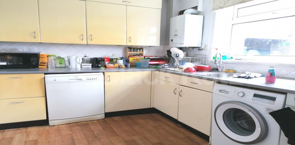 			LET , 2 Bedroom, 1 bath, 1 reception Apartment			 St. Vincents House The Grange, Tower Bridge 