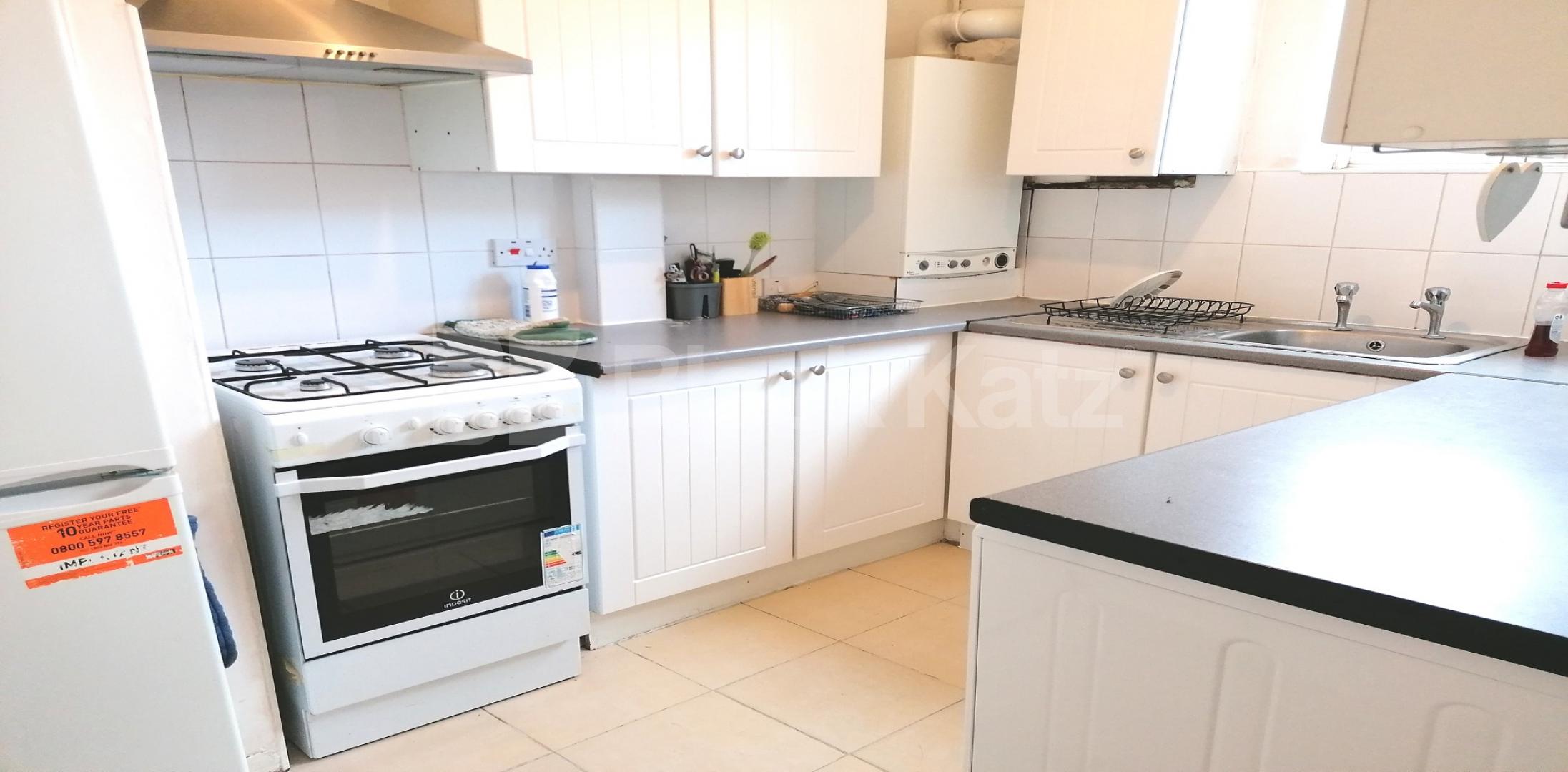 			2 Bedroom, 1 bath, 1 reception Apartment			 Burbage Close, London Bridge / Borough