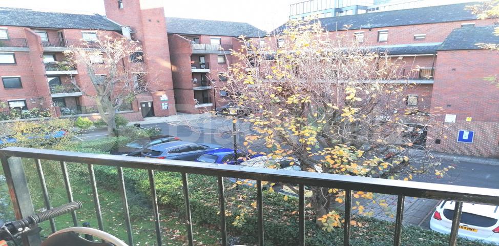 			LET, 1 Bedroom, 1 bath, 1 reception Apartment			 Coopers Close, Lambeth North/ Waterloo