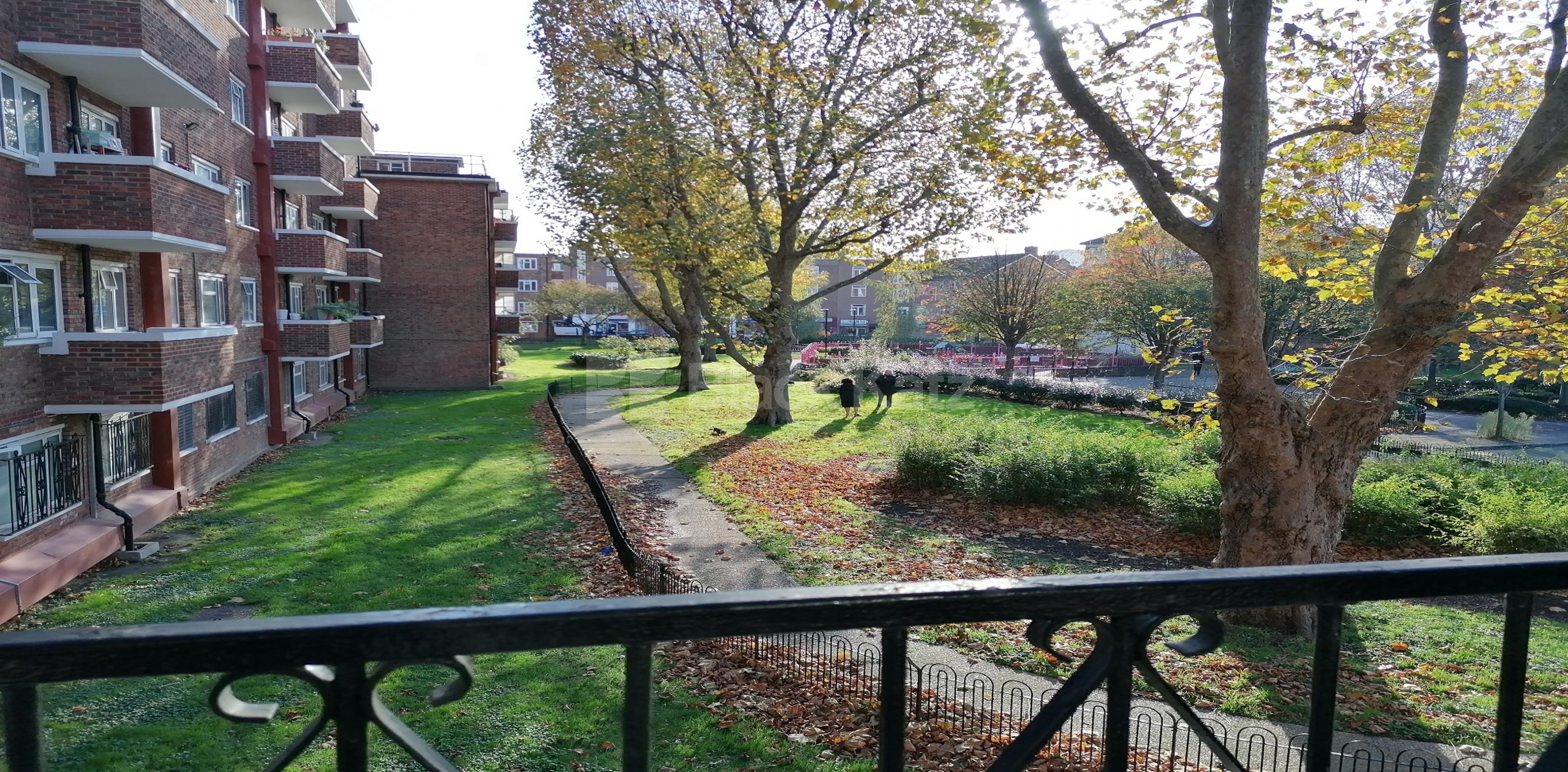 			LET , 3 Bedroom, 1 bath, 1 reception Apartment			 Colverson House, Lindley Street, Whitechapel E1