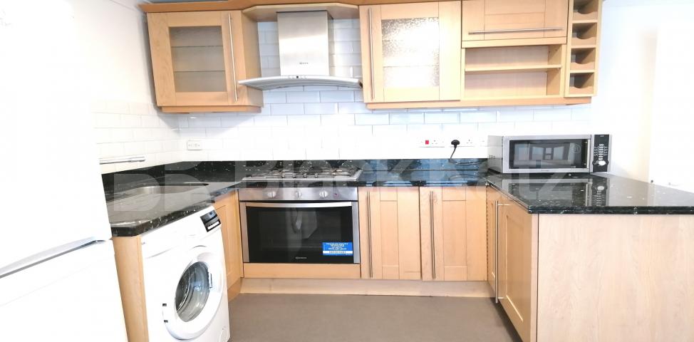 			LET , 2 Bedroom, 1 bath, 1 reception Apartment			 Three Bridges, Whites Grounds, London Bridge