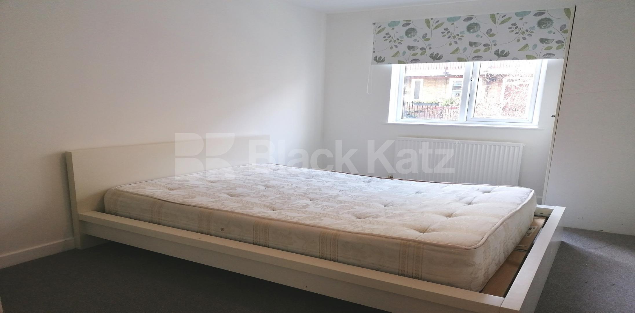 			LET , 2 Bedroom, 1 bath, 1 reception Apartment			 Three Bridges, Whites Grounds, London Bridge